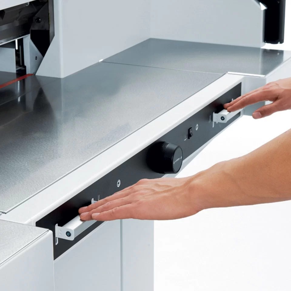5560 TRIUMPH 21-5/8" PROGRAMMABLE HYDRAULIC GUILLOTINE