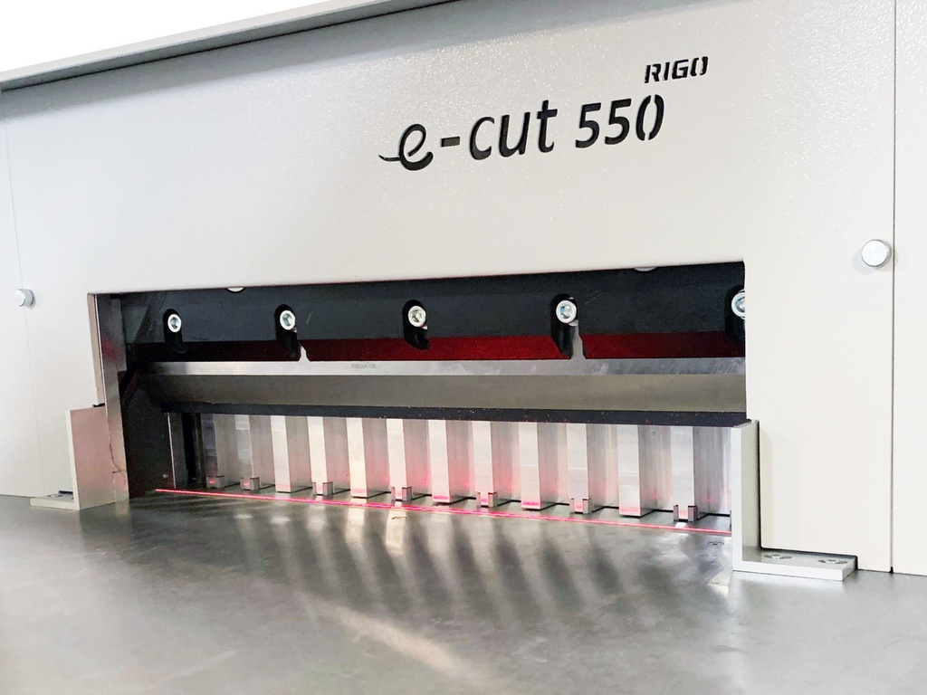 E-CUT 550 ELECTRIC PROGRAMMABLE GUILLOTINE w/ SIDE TABLES & SPARE BLADE
