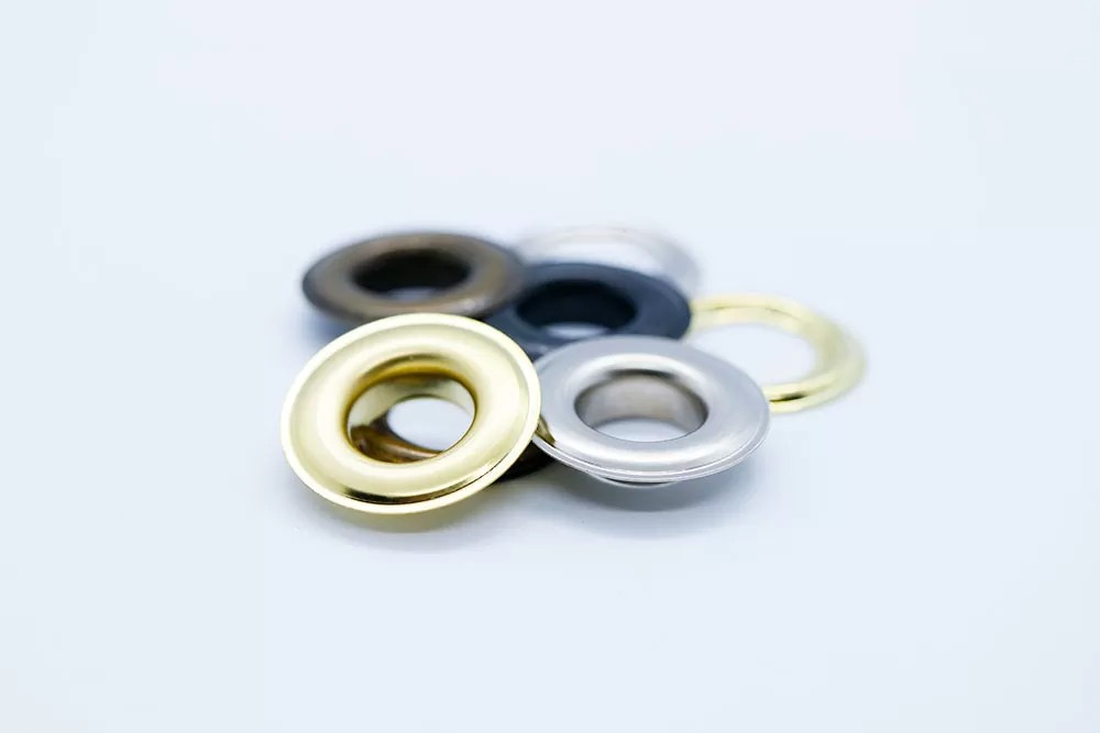 self-piercing-eyelets-size-2