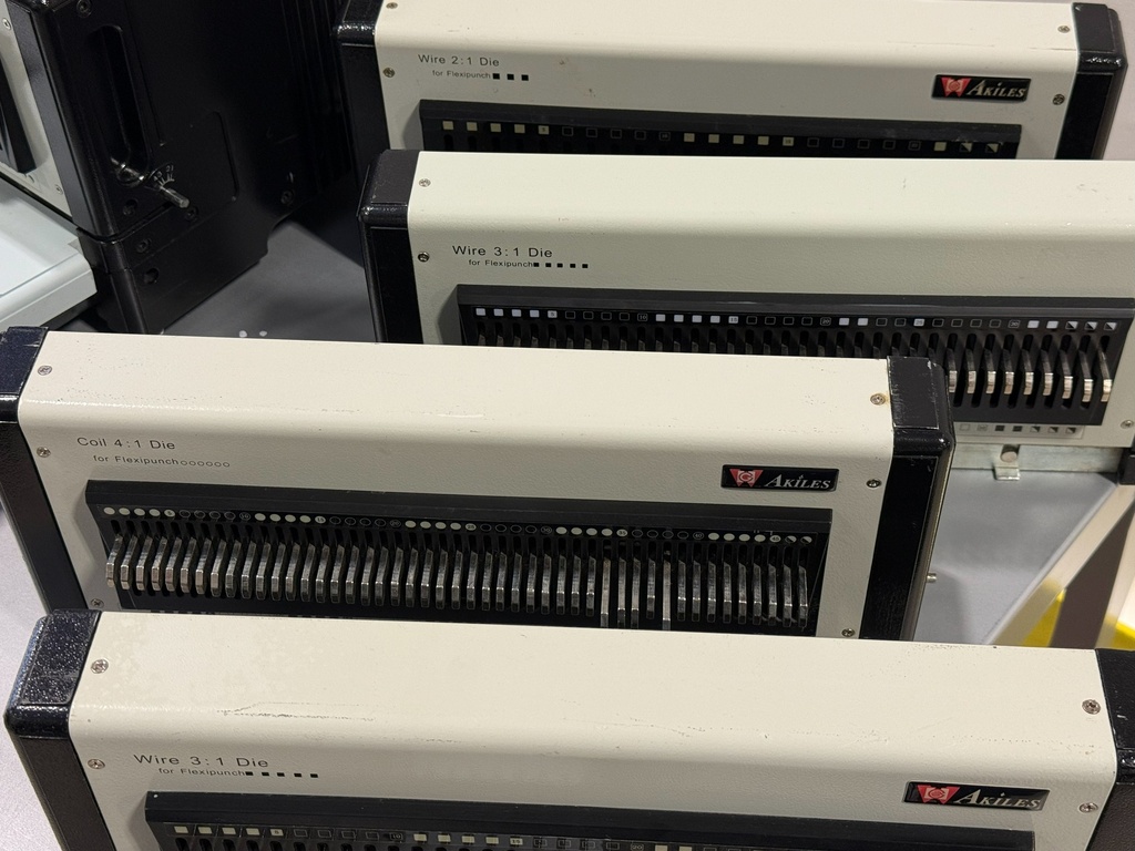 USED AKILES FLEXI PUNCH-E w/ 4 DIES