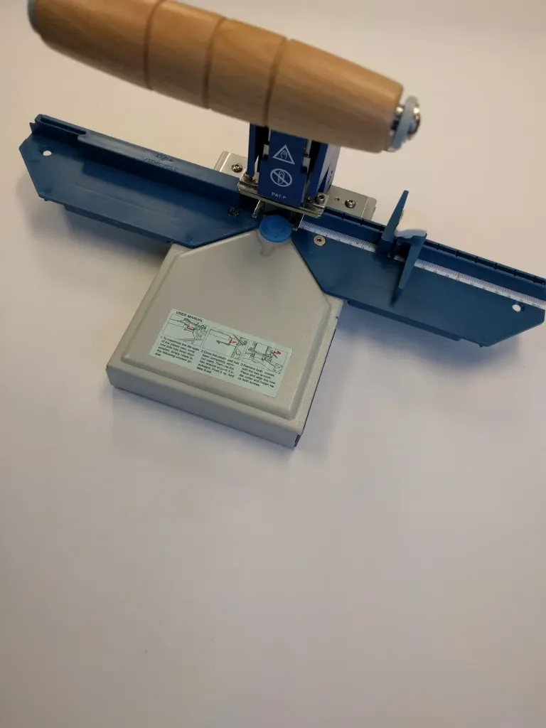 [EAKR6210] PAPER GUIDE FOR THUMBCUT DIE